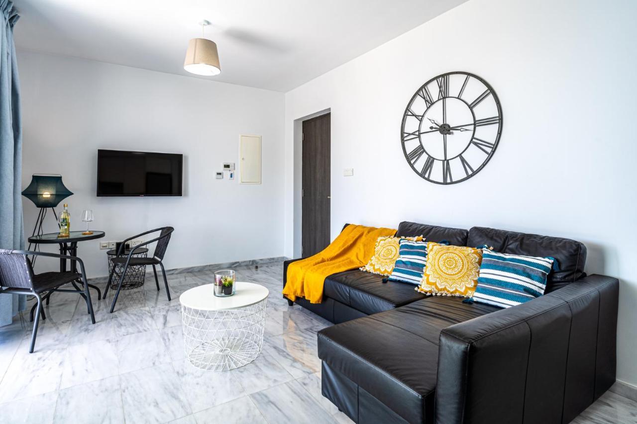 Oyster 1-Br Apt In Larnaca Luaran gambar